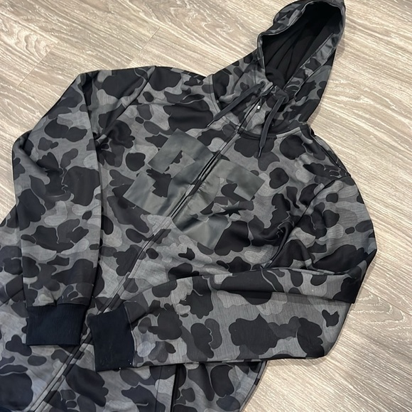 DC Camo hoodie. Size L. NWOT. - Picture 2 of 7